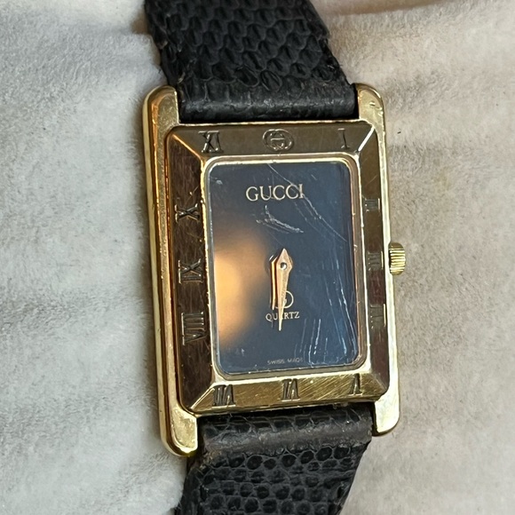 Gucci 4200L black Dial gold plated Ladies Watch - Picture 4 of 14